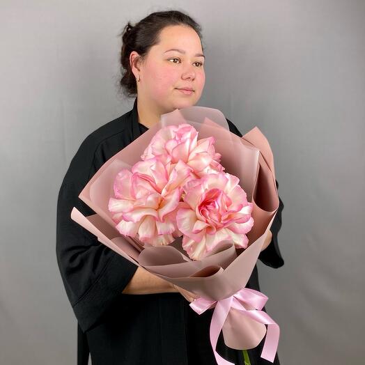 Букет комплимент с ажурными французскими розами.Монобукет 237 Milin bouquet