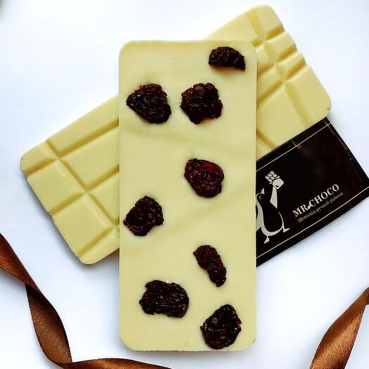 Шоколад белый вишня