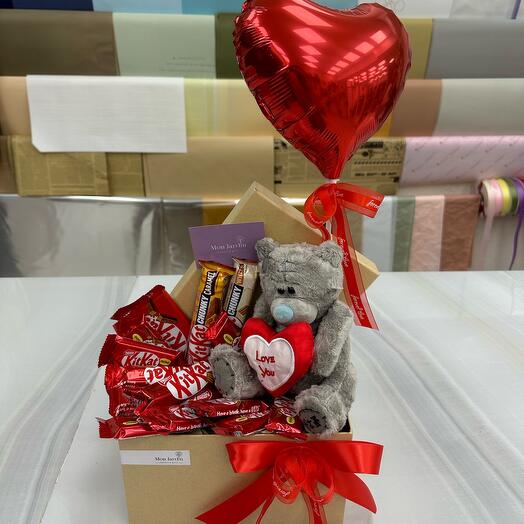 Мишка со сладостями