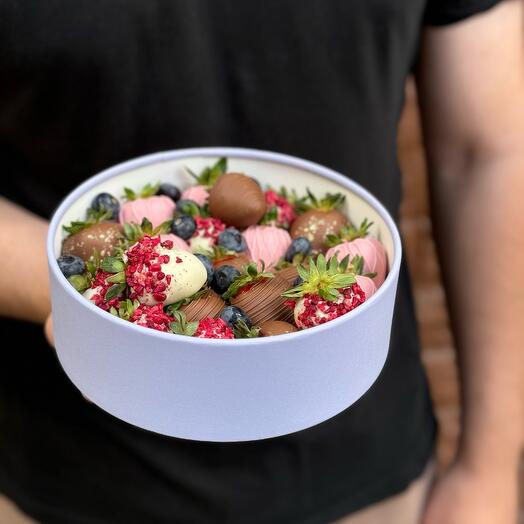 Клубничная коробка шайба с голубикой