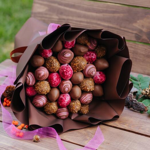Beso Yagi (un Ramo de fresas cubiertas de chocolate 700 gr. 16-32 piezas)