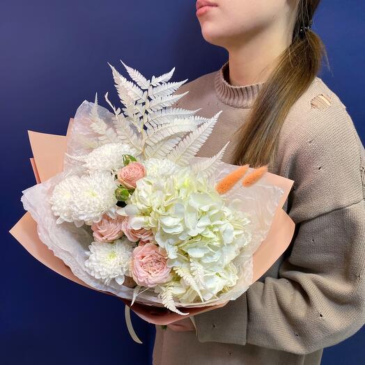 A compliment bouquet with hydrangea