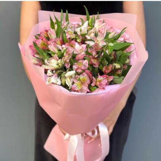 Букет с альстромерией