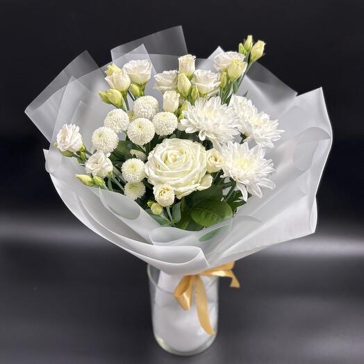Ramo "nota Ligera" con Lisianthus, rosa Ecuador, crisantemo arbusto