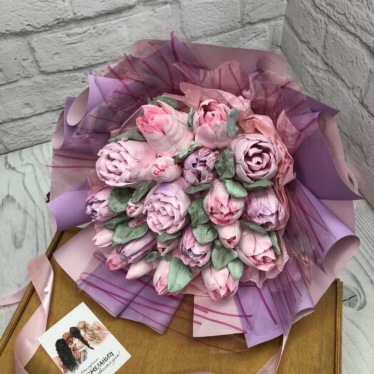 Ramo para MAMÁ de tulipanes delicados de malvavisco