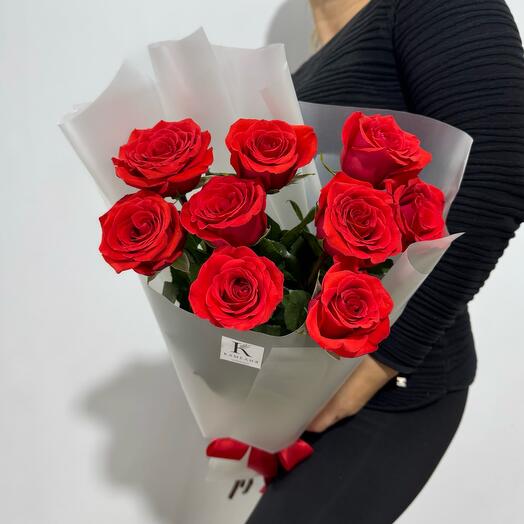 Роскошные коралловые розы в дизайнерском оформлении 🌹