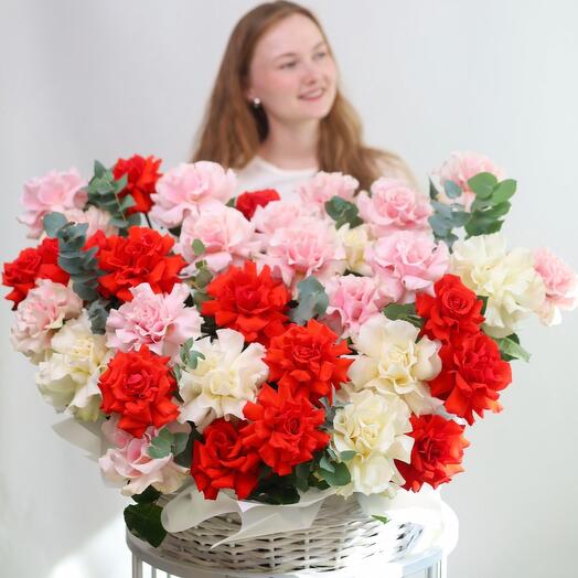 Корзина с цветами 51 штук