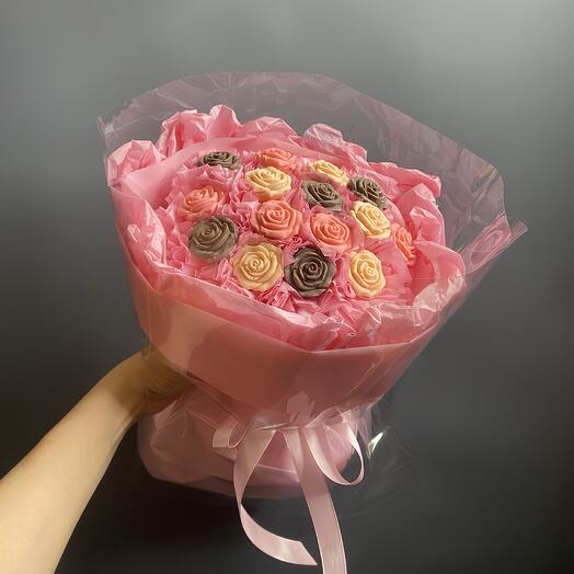 Шоколадный букет из роз микс белого и молочного бельгийского *Princess*