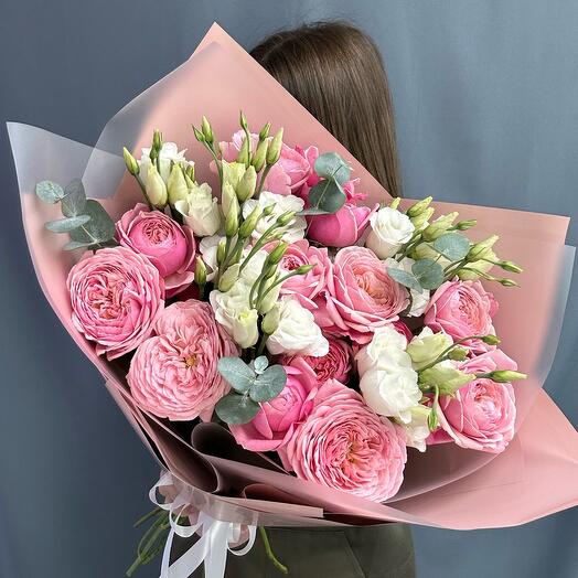 Designer bouquet of premium bush roses and lisianthus (eustoma)
