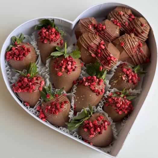 🔥Набор из клубники в шоколаде с Дубайским шоколадом в форме сердец