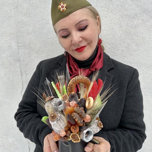 Композиция кружка с сухофруктами Гладиатор