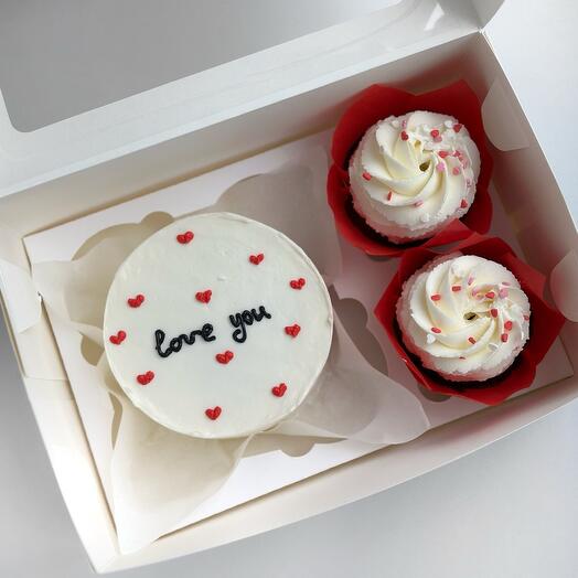 Бенто торт и 2 капкейка Love you
