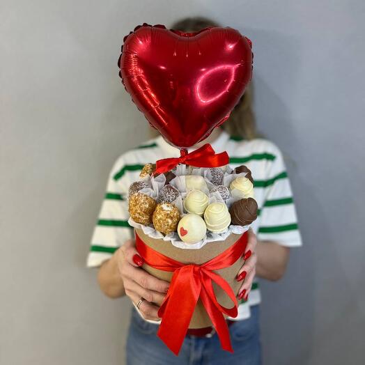 Клубника в шоколаде в шляпной коробке с сепдцем Символ 🍰