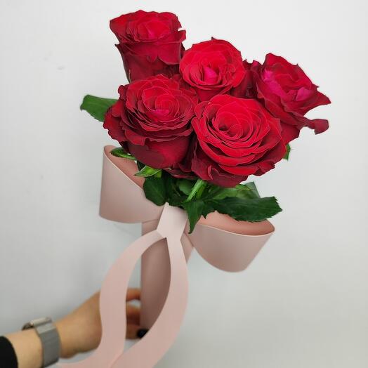 5 красных роз в авторской упаковке🎀
