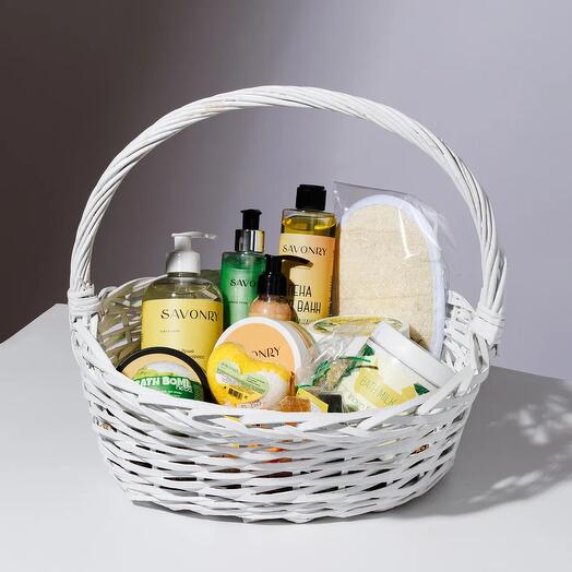 Подарочная корзина "Летний сад"