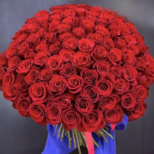 Bouquet Deluxe de 101 Rosas Rojas – Amor en su Maxima Expresion  Descripcion (optimizada para SEO):