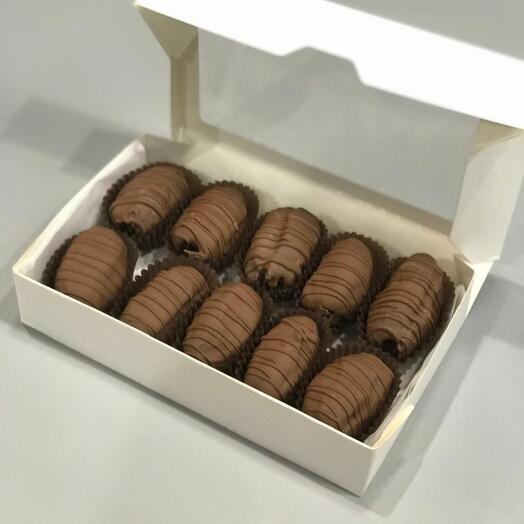 Королевские финики в молочном шоколаде с грецким орехом