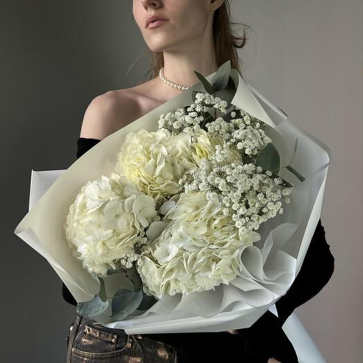 Трио гортензий с гипсофилой💌