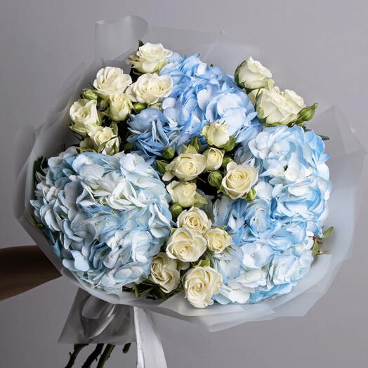 Blue Whisper - hydrangeas with spray roses