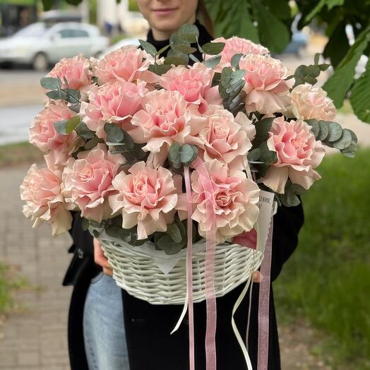 Корзина с французскими розами