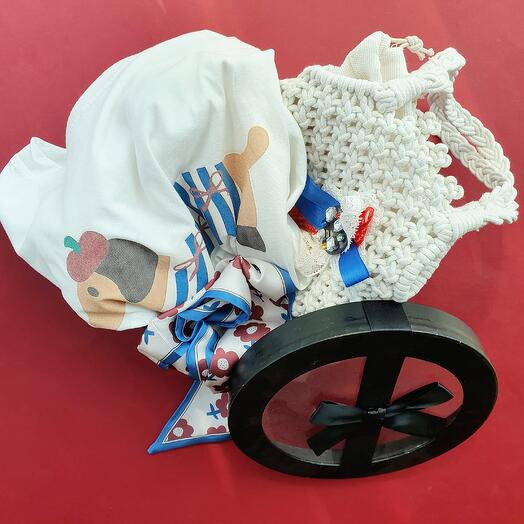 Gift box ( 3 articoli) tshirt, borsetta e sciarpa