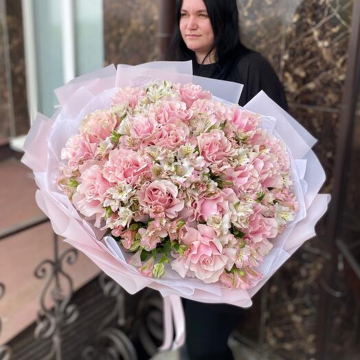 Букет большой "Мечта каждой девушки" из французской розы и альстромерии