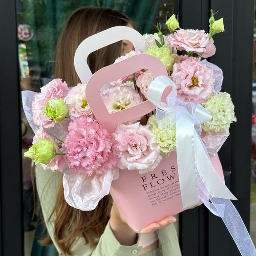 Эустома - композиция в сумочке💕
