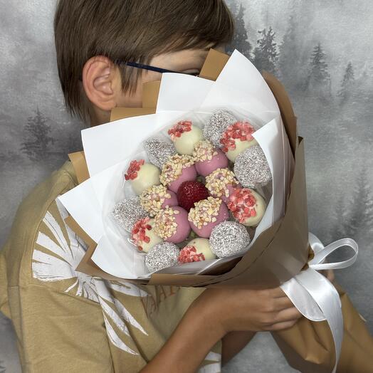 Нежный букет из клубники в шоколаде callebaut