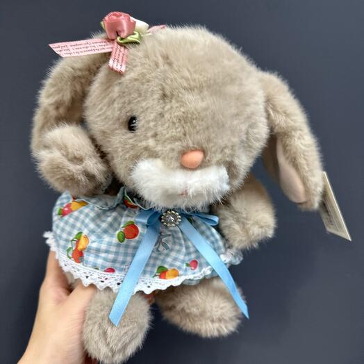 Заяц в голубом платье