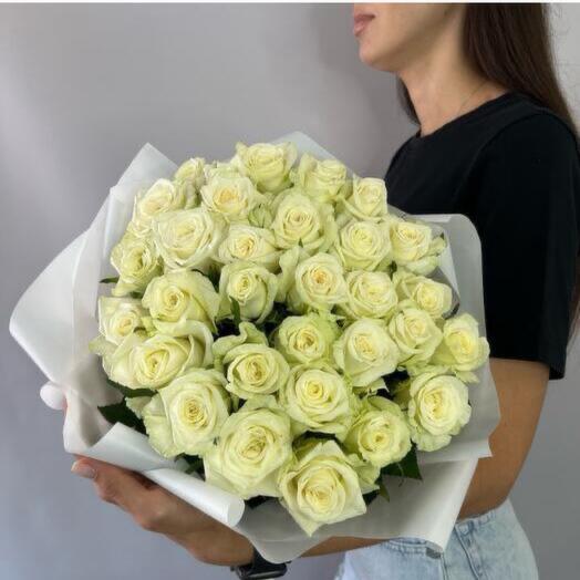 Букет белых роз 31шт