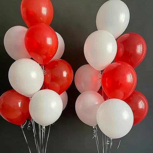 Два красно-белых фонтана