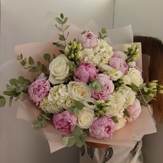 Букет гортензия, пион, эустома, роза, эвкалипт peony
