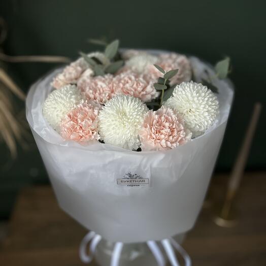 Букет с хризантемой