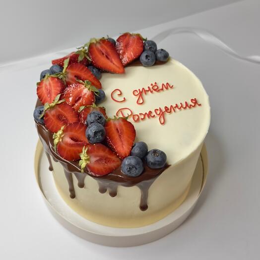 Торт с днем рождения с ягодами