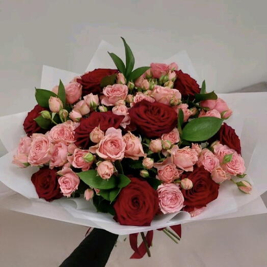 Elegant Red Pink Roses Bouquet – Romantic Flower delivery Dubai