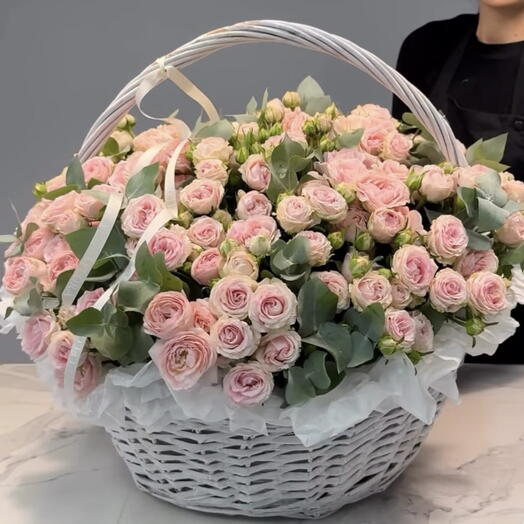 Корзина с цветами моно