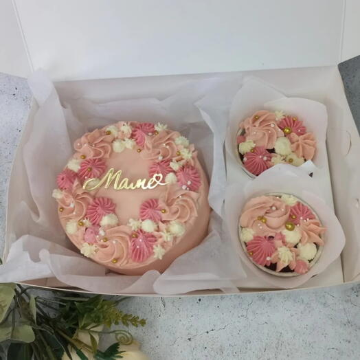 Набор бенто+2капкейка "Маме"