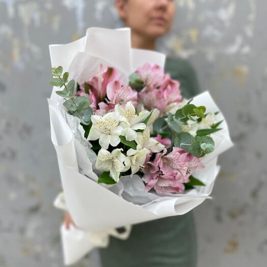 🌷Букет стойкой альстромерии с добавлением эвкалипта