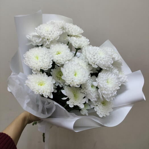 Букет белоснежных хризантем