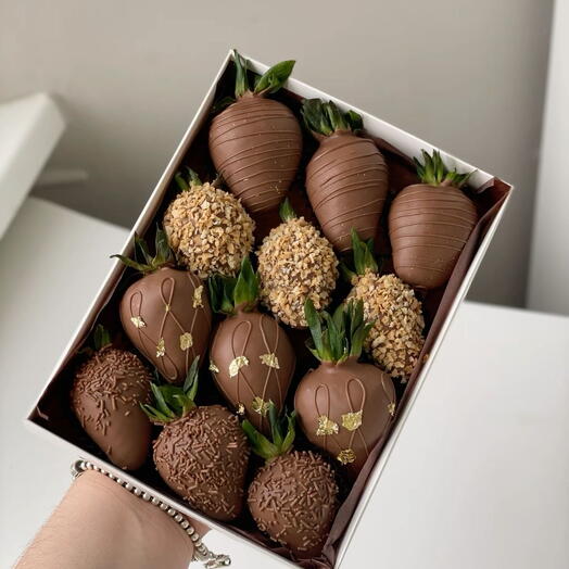 Клубника в молочном бельгийском шоколаде 12 шт