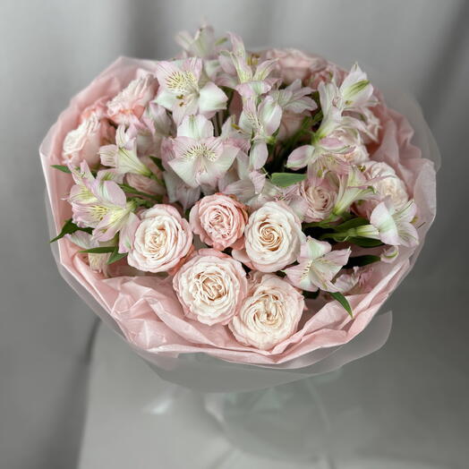 Пионовидные кустовые розы Мадам бомбастик с альстромериями💕🌸