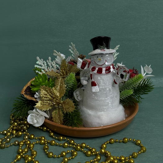 Новогодняя композиция на глиняной тарелке