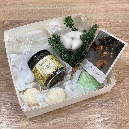 Зимний подарочный набор «Пряный уют» с чаем и букетиком из датской ели
