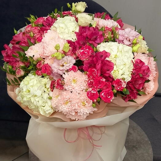 Букет из кустовой розы альстромерии и эустомы🥰🌺