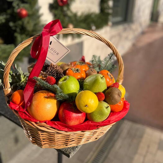 Фруктовая новогодняя корзина