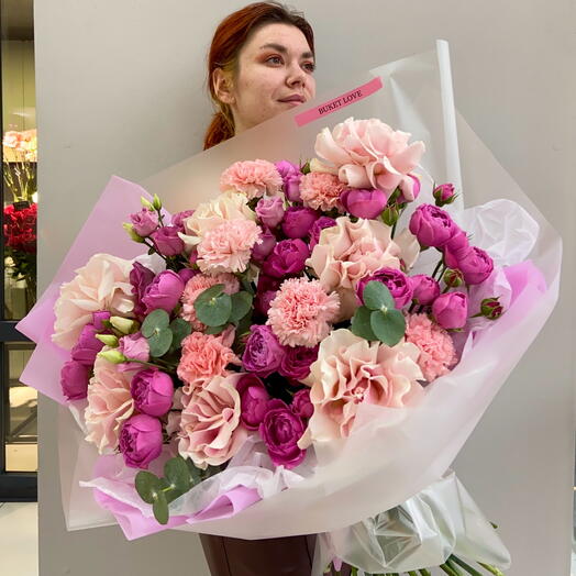 Вау-букет с пионовидными и французскими розами 💕