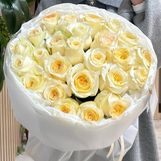 25 пионовидных роз