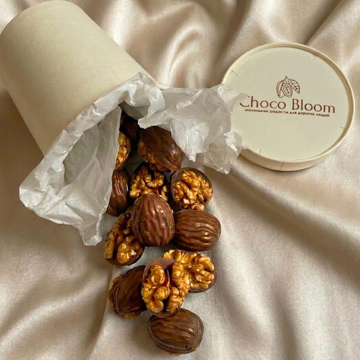 Конфеты орешки в шоколаде, подарок