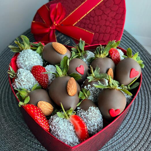 Клубничное сердце🍓🍫 250гр