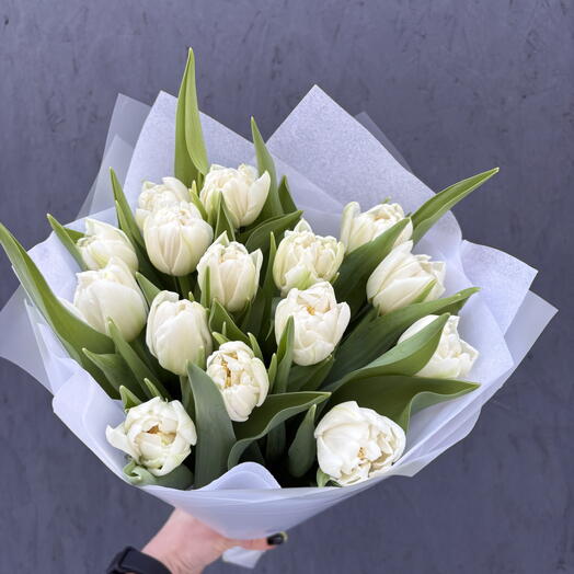 Букет из 15 белых пионовидных тюльпанов